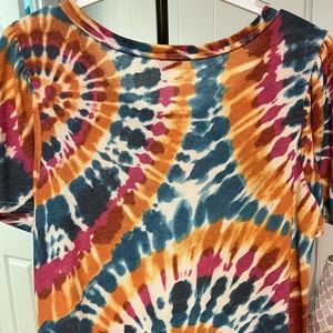 Super cute Tye dye  top by andree by unit is super soft and stretchy.